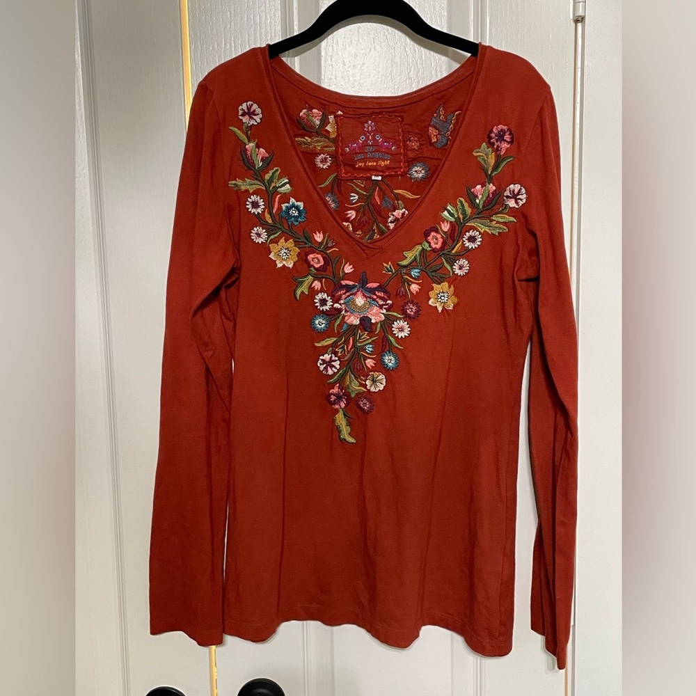 JW women’s medium long sleeve burnt orange embroidered tshirt